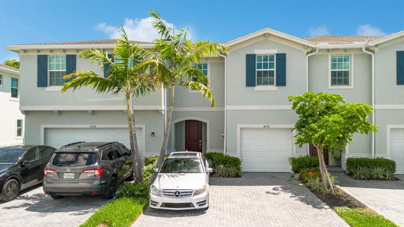 3 bedroom Townhouse at 4178 Lagoon Shore Drive, Lakeshore At The Fountains, Lake Worth — photo 2