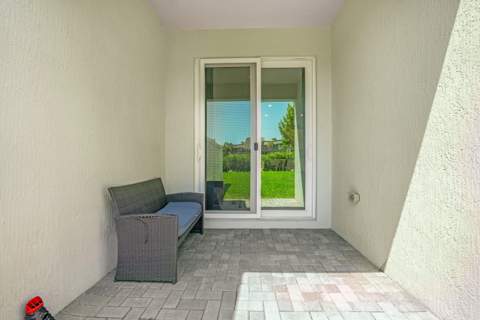 4178 Lagoon Shore Drive, Lake Worth FL - photo 18 of 31