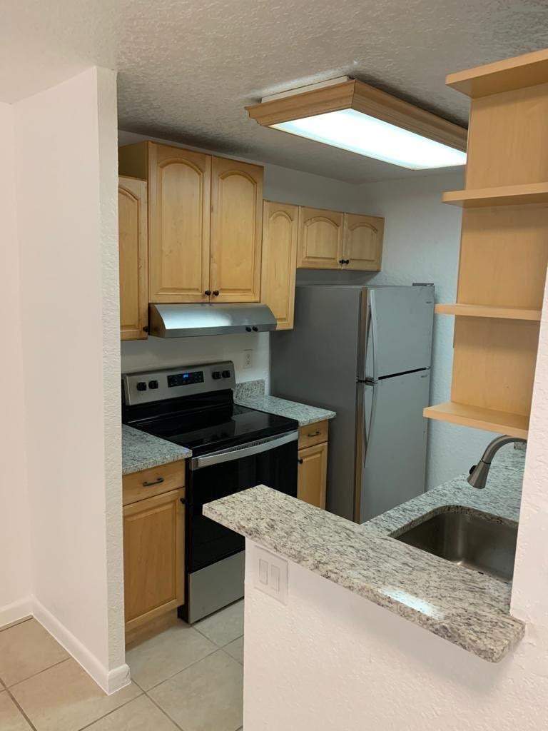 2 bedroom Condominium at 9916 Twin Lakes Drive #33-C, Lakewood Village, Coral Springs — photo 3