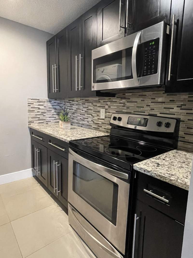 2 bedroom Condominium at 10092 Twin Lakes Drive #38-H, Lakewood Village, Coral Springs — photo 2