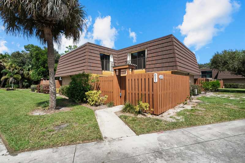 2 bedroom Townhouse at 6051 SE Riverboat Drive #821, River Pines, Stuart — photo 1