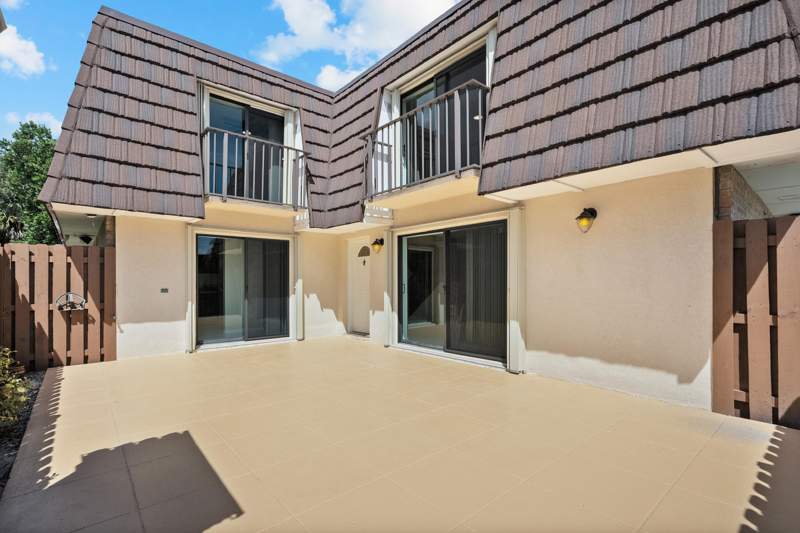 2 bedroom Townhouse at 6051 SE Riverboat Drive #821, River Pines, Stuart — photo 3