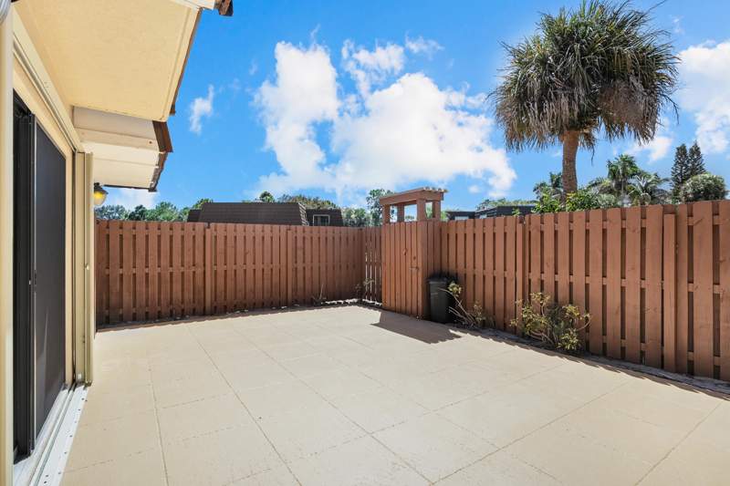 2 bedroom Townhouse at 6051 SE Riverboat Drive #821, River Pines, Stuart — photo 4
