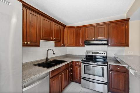 6051 SE Riverboat Drive #821, Stuart FL - photo 12 of 24