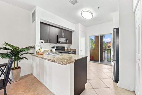 141 NW 2nd Avenue #7, Hallandale Beach FL - photo 18 of 50