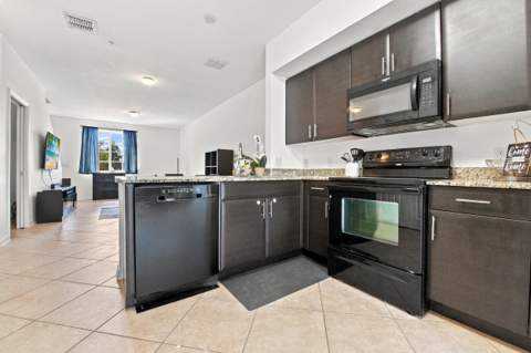 141 NW 2nd Avenue #7, Hallandale Beach FL - photo 20 of 50