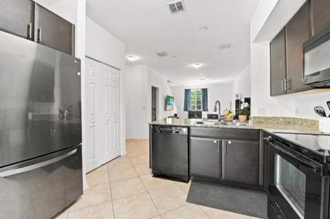 141 NW 2nd Avenue #7, Hallandale Beach FL - photo 21 of 50