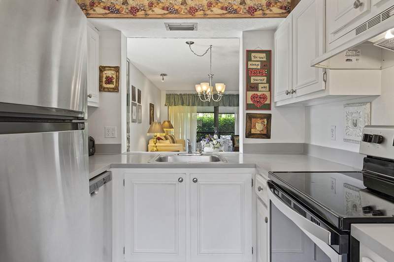 2 bedroom Villa at 3647 Willa Way #A, Villas Of Willow Bend, Lake Worth — photo 5