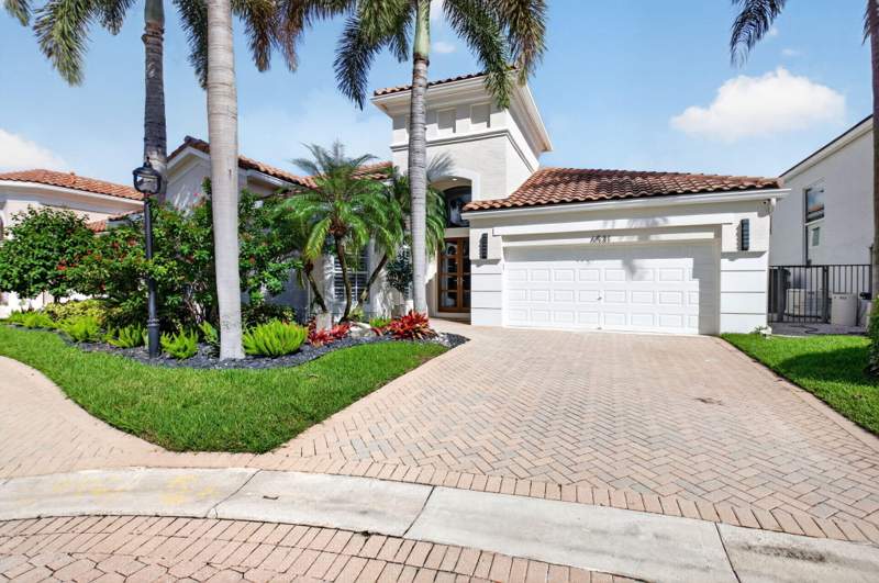 4 bedroom Single Family Residence at 6531 Somerset Circle, Somerset At Woodfield Country Club, Boca Raton — photo 2