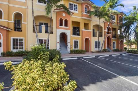 141 NW 2nd Avenue #7, Hallandale Beach FL - photo 7 of 50