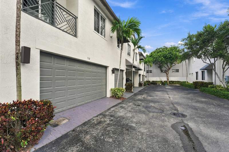 3 bedroom Townhouse at 712 SE 2nd Street, Atlantic East Plat, Pompano Beach — photo 2