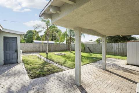 130 Plum Tree Drive, Lake Worth FL - photo 19 of 24