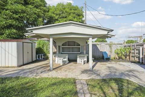 130 Plum Tree Drive, Lake Worth FL - photo 20 of 24