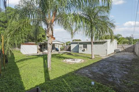 130 Plum Tree Drive, Lake Worth FL - photo 23 of 24
