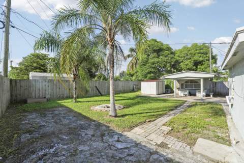 130 Plum Tree Drive, Lake Worth FL - photo 22 of 24