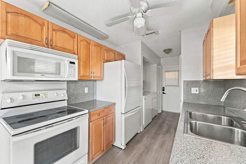2 bedroom Single Family Residence at 1730 NW 48th Place, Crystal Lake 4th Sec, Pompano Beach — photo 3