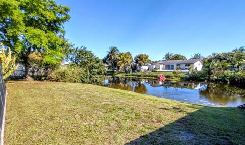 8528 Windsor Drive, Miramar FL - photo 7 of 19