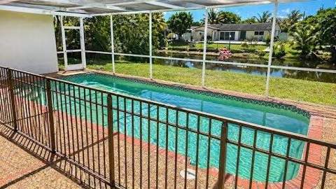 8528 Windsor Drive, Miramar FL - photo 9 of 19