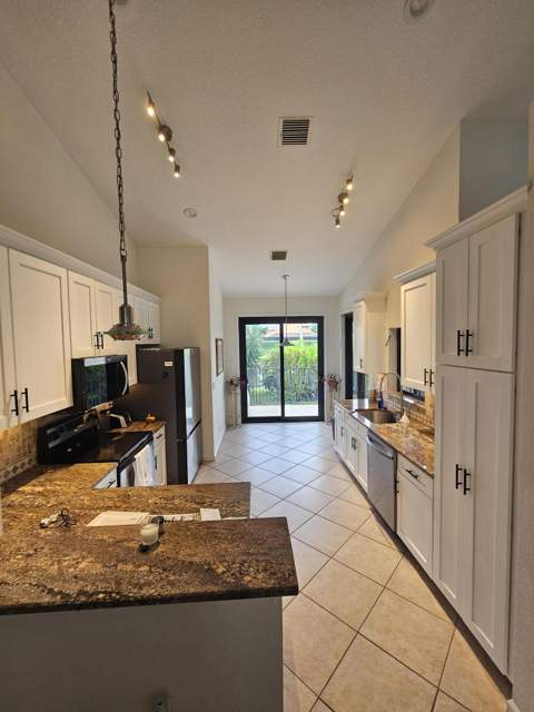7994 Saw Palmetto Lane, Boynton Beach FL - photo 7 of 27