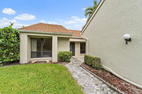 15 Tournament Boulevard, Palm Beach Gardens FL - photo 7 of 57