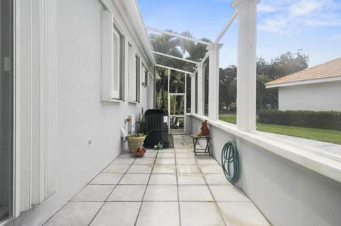 6815 Cypress Cove Circle, Jupiter FL - photo 17 of 46