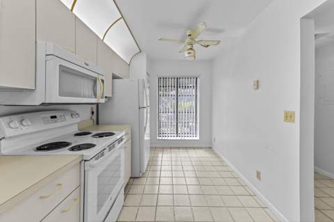 3385 Lucerne Park Drive, Greenacres FL - photo 12 of 28