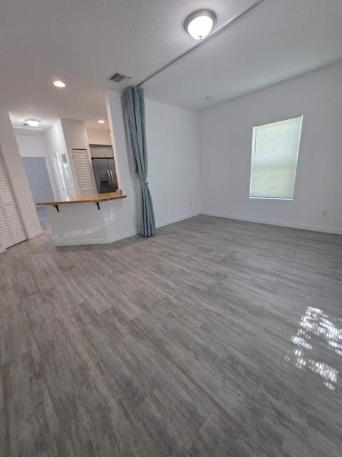 4587 Cambridge Street, Lake Worth Beach FL - photo 6 of 16