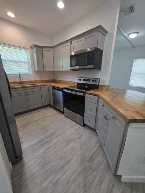 4587 Cambridge Street, Lake Worth Beach FL - photo 7 of 16