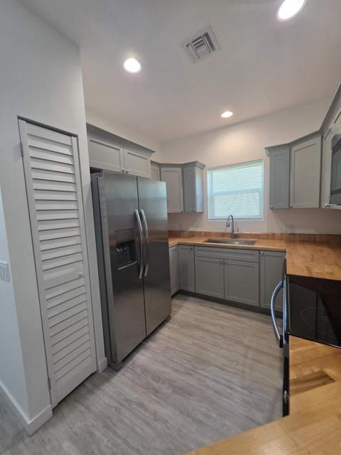 4587 Cambridge Street, Lake Worth Beach FL - photo 8 of 16