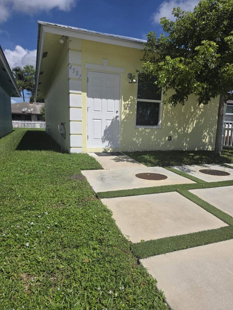 1 bedroom Single Family Residence at 4587 Cambridge Street, Kenwood, Lake Worth Beach — photo 2
