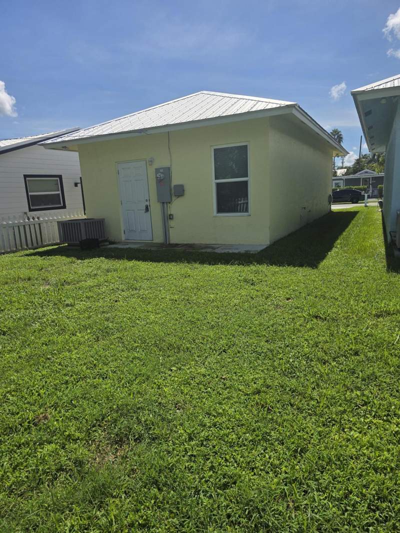 1 bedroom Single Family Residence at 4587 Cambridge Street, Kenwood, Lake Worth Beach — photo 4