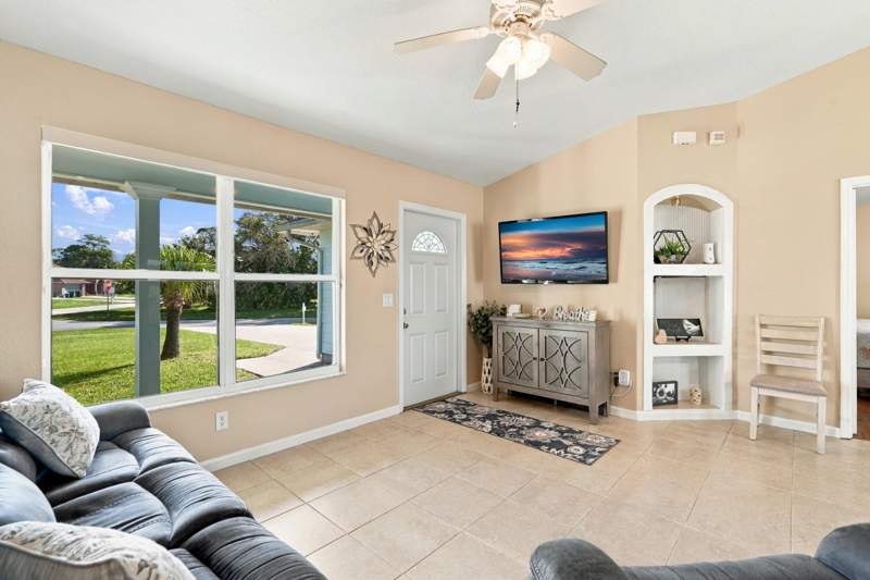 2 bedroom Single Family Residence at 590 NW Haven Street, Port St Lucie Section 25, Port St. Lucie — photo 3