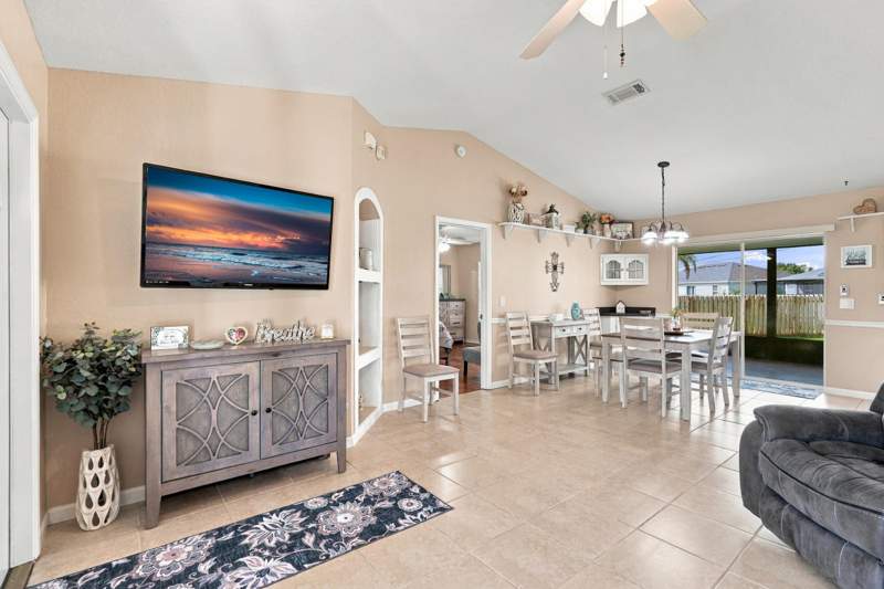 2 bedroom Single Family Residence at 590 NW Haven Street, Port St Lucie Section 25, Port St. Lucie — photo 4