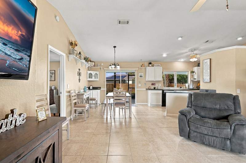 2 bedroom Single Family Residence at 590 NW Haven Street, Port St Lucie Section 25, Port St. Lucie — photo 5