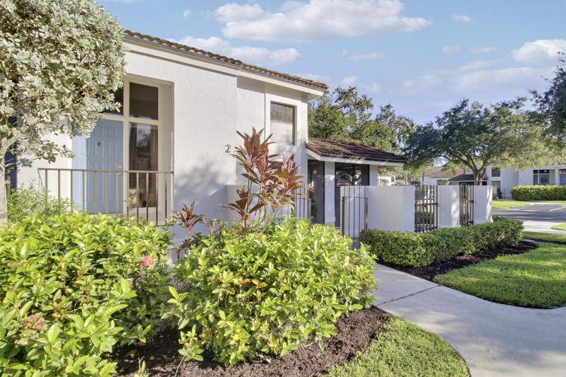 2 bedroom Condominium at 587 Prestwick Circle #2, Prestwick Chase, Palm Beach Gardens — photo 2