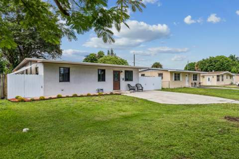 55 Davis Road, Palm Springs FL - photo 6 of 40