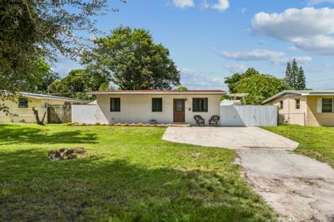 55 Davis Road, Palm Springs FL - photo 7 of 40