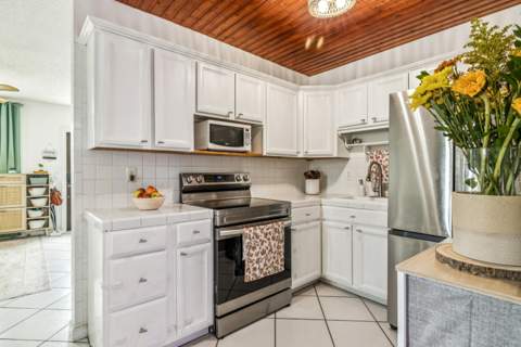 55 Davis Road, Palm Springs FL - photo 15 of 40