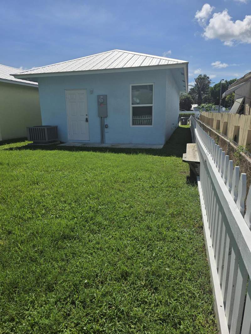 1 bedroom Single Family Residence at 4595 Cambridge Street, Kenwood, Lake Worth Beach — photo 4