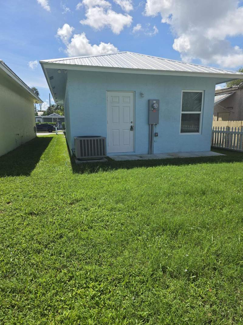 1 bedroom Single Family Residence at 4595 Cambridge Street, Kenwood, Lake Worth Beach — photo 5