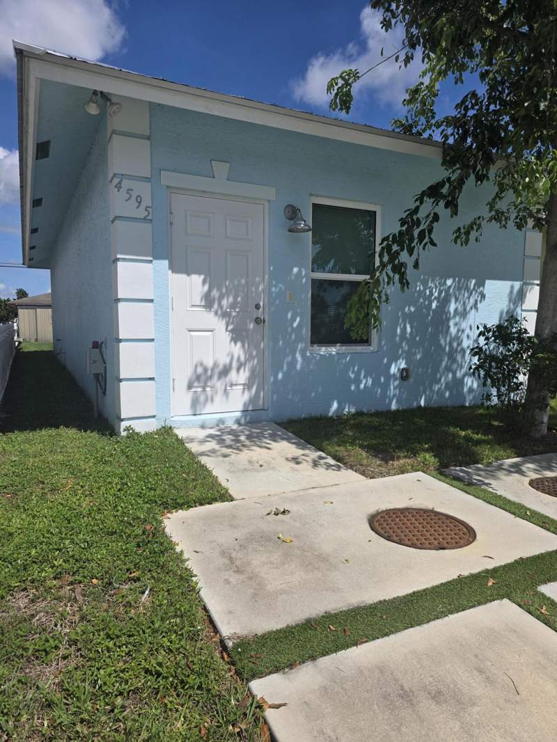 1 bedroom Single Family Residence at 4595 Cambridge Street, Kenwood, Lake Worth Beach — photo 3