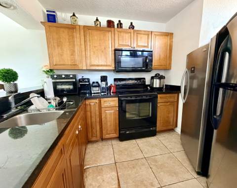3870 Victoria Drive, West Palm Beach FL - photo 10 of 35