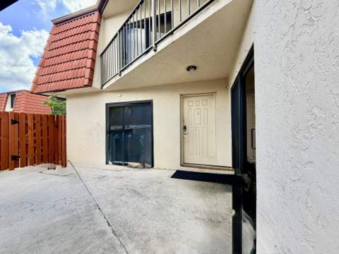 3870 Victoria Drive, West Palm Beach FL - photo 8 of 35