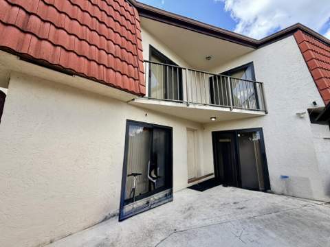 3870 Victoria Drive, West Palm Beach FL - photo 7 of 35