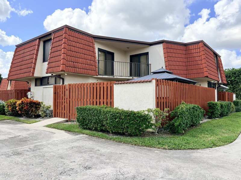 2 bedroom Townhouse at 3870 Victoria Drive, Somerset, West Palm Beach — photo 1