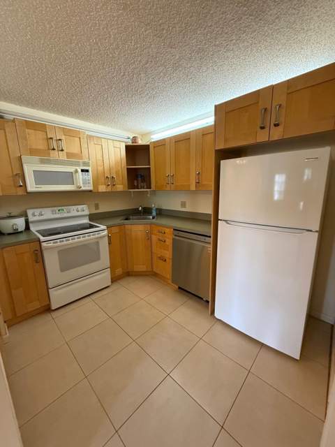 131 Lake Pine Circle #D2, Greenacres FL - photo 6 of 15
