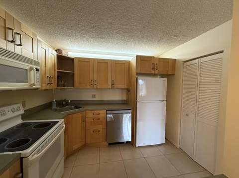 131 Lake Pine Circle #D2, Greenacres FL - photo 7 of 15