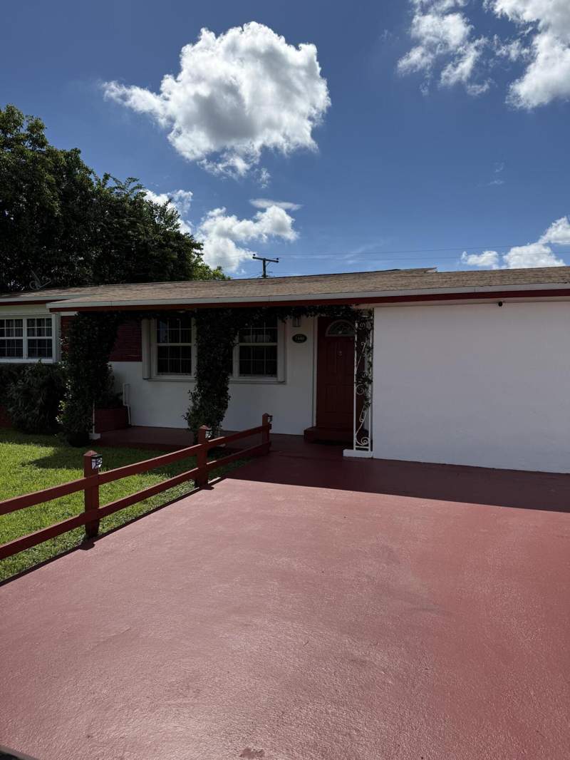 2 bedroom Single Family Residence at 7440 Freedom Street, Driftwood Estates No 3, Hollywood — photo 2