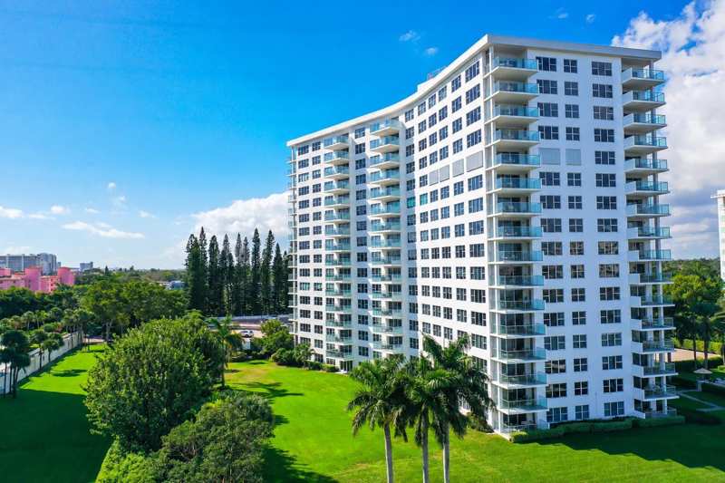 2 bedroom Condominium at 875 E Camino Real #7E, Lake House South Condo Spanish River Land Co, Boca Raton — photo 1