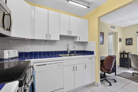 542 Monaco Way, Delray Beach FL - photo 14 of 26